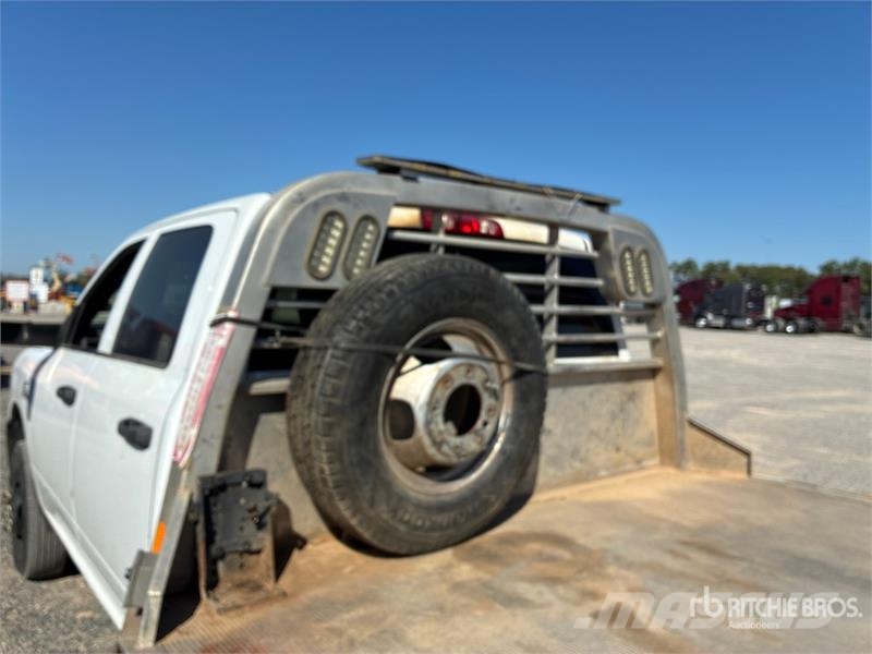 RAM 3500 4x2 Crew Cab Flatbed Truck Pritschenwagen/Pritschenwagen mit Seitenklappe