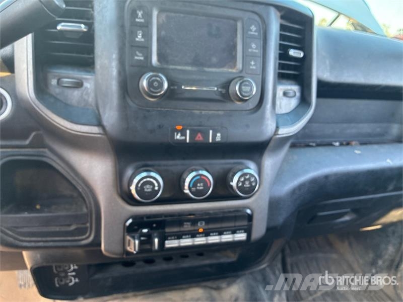 RAM 3500 4x2 Crew Cab Flatbed Truck Kamioni sa otvorenim sandukom
