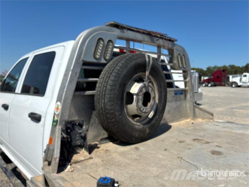 RAM 3500 4x2 Crew Cab Flatbed Truck 平板式/側卸式卡車