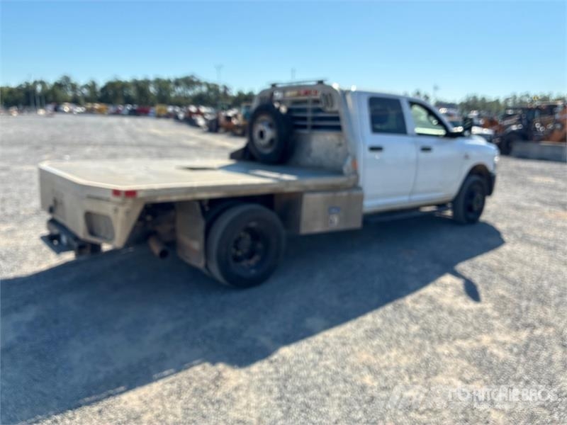 RAM 3500 4x2 Crew Cab Flatbed Truck Pritschenwagen/Pritschenwagen mit Seitenklappe