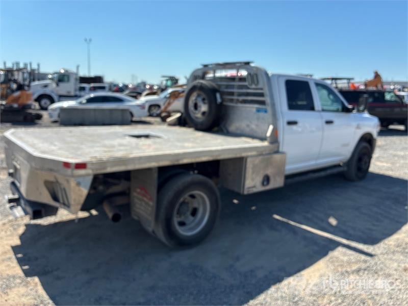 RAM 3500 4x2 Crew Cab Flatbed Truck 平板式/側卸式卡車