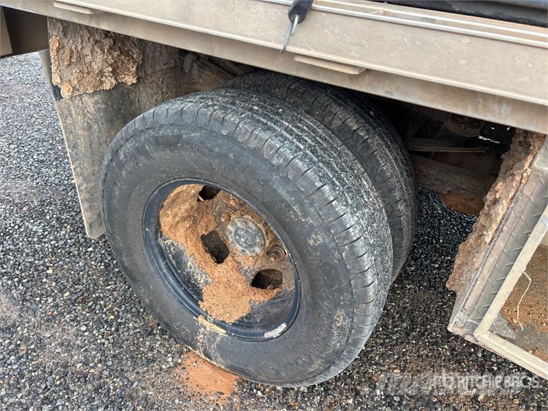 RAM 3500 4x2 Crew Cab Flatbed Truck Camiones de cama baja