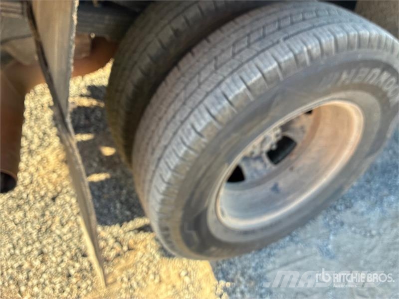 RAM 3500 4x2 Crew Cab Flatbed Truck Kamioni sa otvorenim sandukom