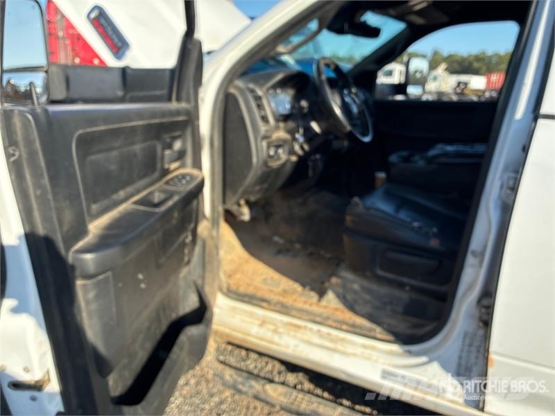 RAM 3500 4x2 Crew Cab Flatbed Truck Kamioni sa otvorenim sandukom