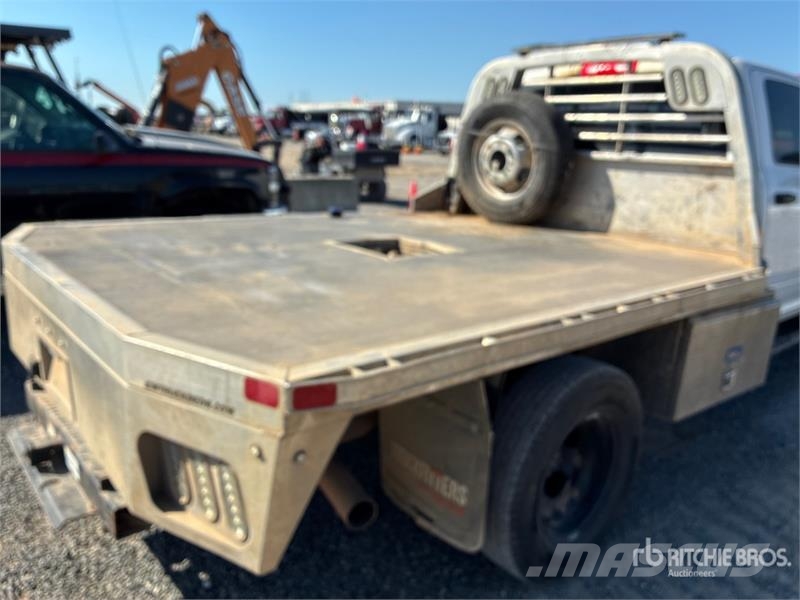 RAM 3500 4x2 Crew Cab Flatbed Truck Pritschenwagen/Pritschenwagen mit Seitenklappe