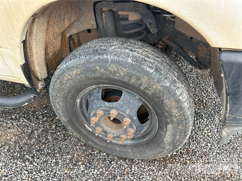RAM 3500 4x2 Crew Cab Flatbed Truck Camiones de cama baja