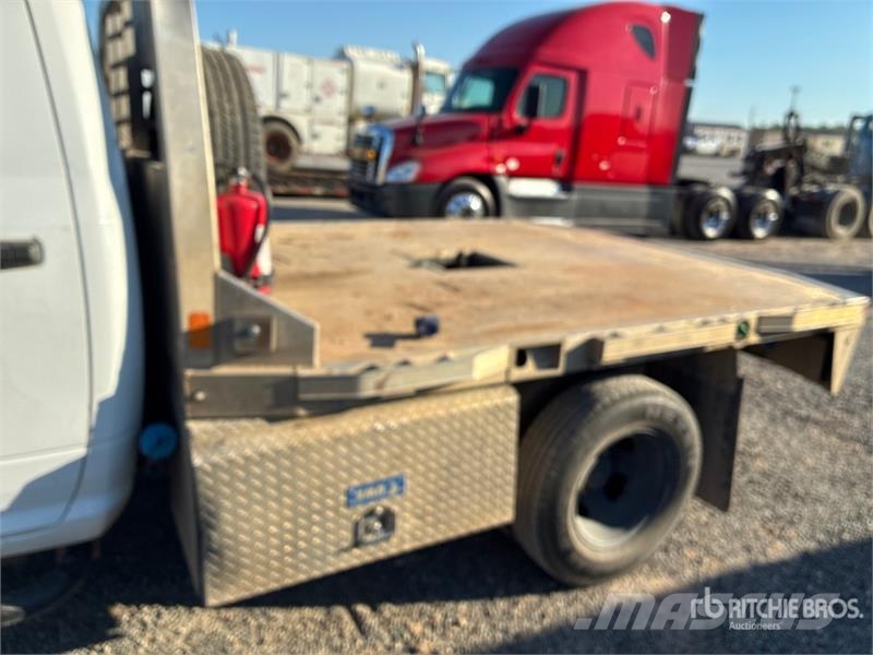 RAM 3500 4x2 Crew Cab Flatbed Truck Kamioni sa otvorenim sandukom