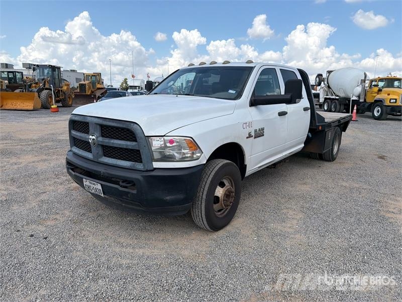 RAM 3500 4x2 Crew Cab Flatbed Truck Camion con sponde ribaltabili