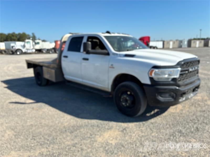 RAM 3500 4x2 Crew Cab Flatbed Truck Pritschenwagen/Pritschenwagen mit Seitenklappe
