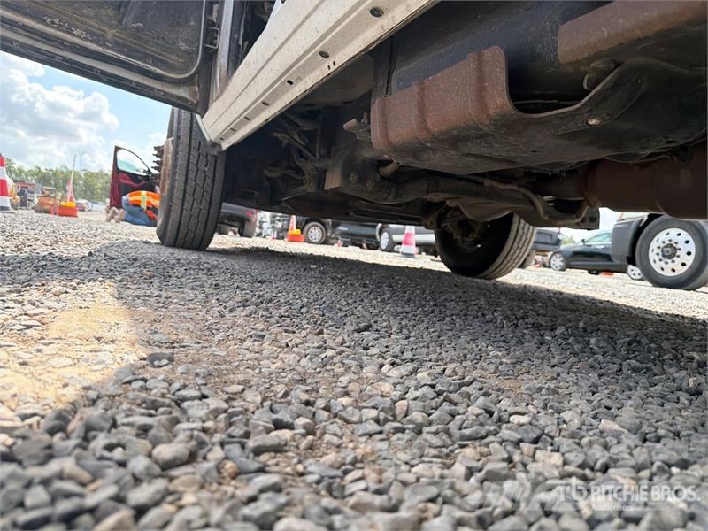 RAM 3500 4x2 Crew Cab Flatbed Truck Camion con sponde ribaltabili