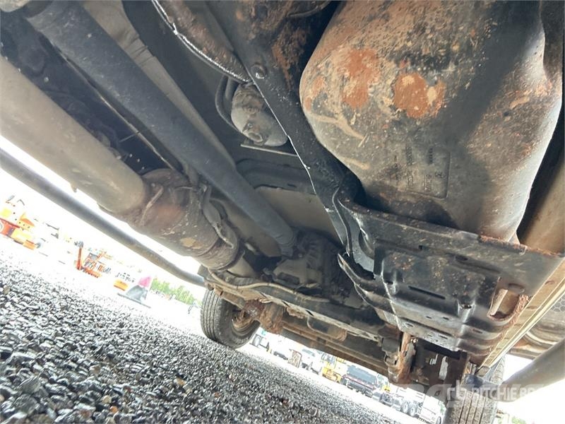 RAM 3500 4x2 Crew Cab Flatbed Truck Camiones de cama baja
