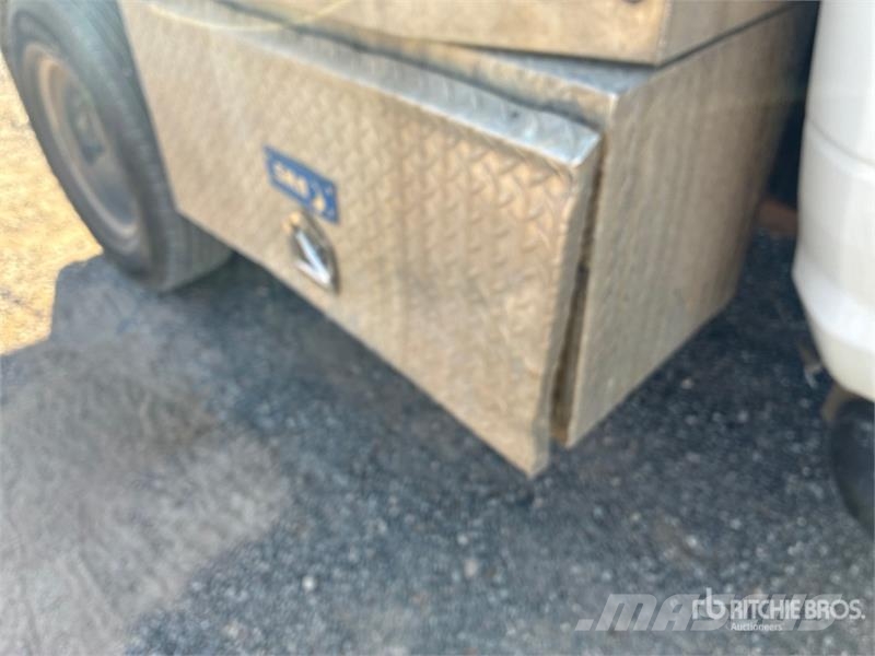 RAM 3500 4x2 Crew Cab Flatbed Truck Kamioni sa otvorenim sandukom