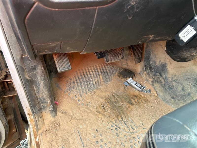 RAM 3500 4x2 Crew Cab Flatbed Truck Camiones de cama baja