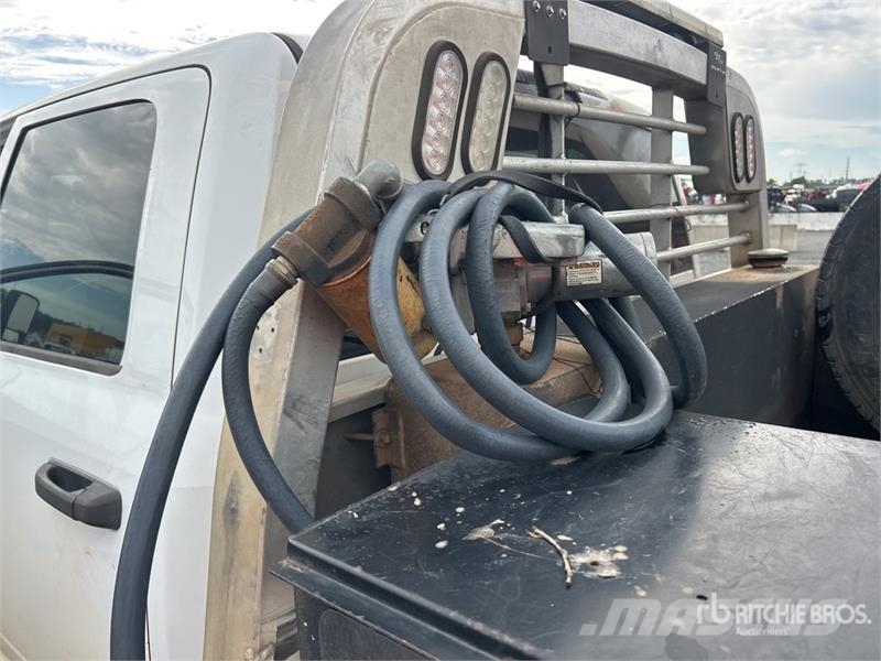 RAM 3500 4x2 Crew Cab Flatbed Truck Camiones de cama baja