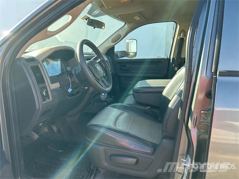 RAM 3500 4x2 Crew Cab Flatbed Truck Flatbed/Dropside trucks