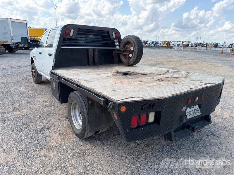RAM 3500 4x2 Crew Cab Flatbed Truck Camion con sponde ribaltabili