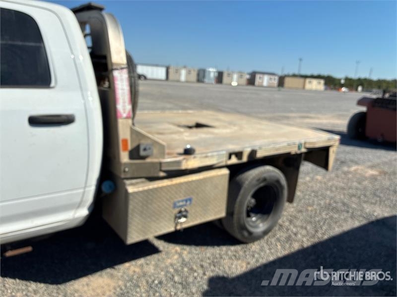 RAM 3500 4x2 Crew Cab Flatbed Truck Pritschenwagen/Pritschenwagen mit Seitenklappe