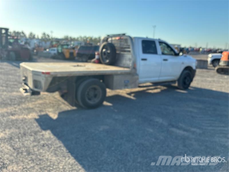 RAM 3500 4x2 Crew Cab Flatbed Truck Kamioni sa otvorenim sandukom