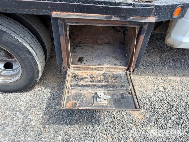 RAM 3500 4x2 Crew Cab Flatbed Truck Camion con sponde ribaltabili