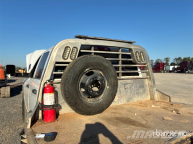 RAM 3500 4x2 Crew Cab Flatbed Truck Kamioni sa otvorenim sandukom
