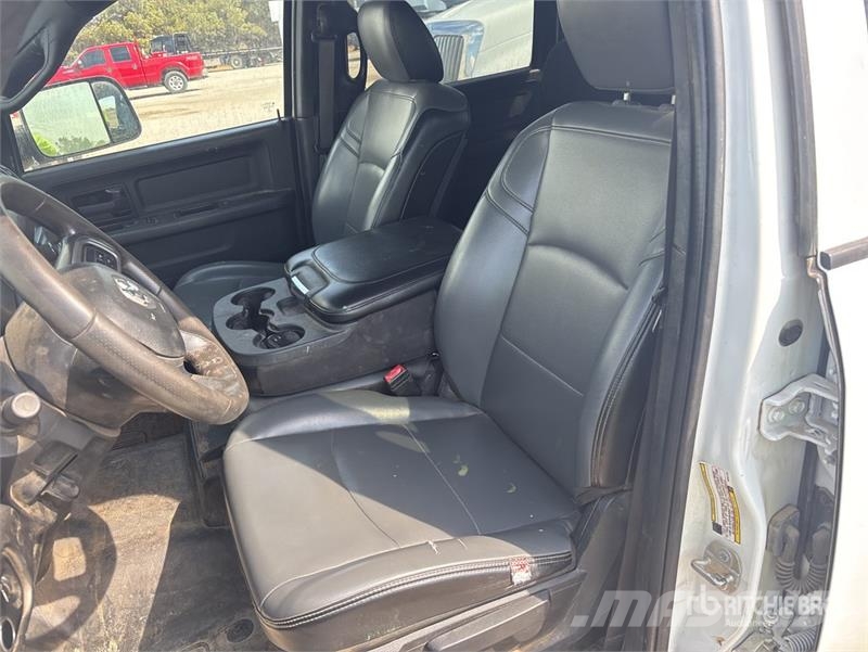 RAM 3500 4x4 Crew Cab Flatbed Truck Platformos/ Pakrovimas iš šono