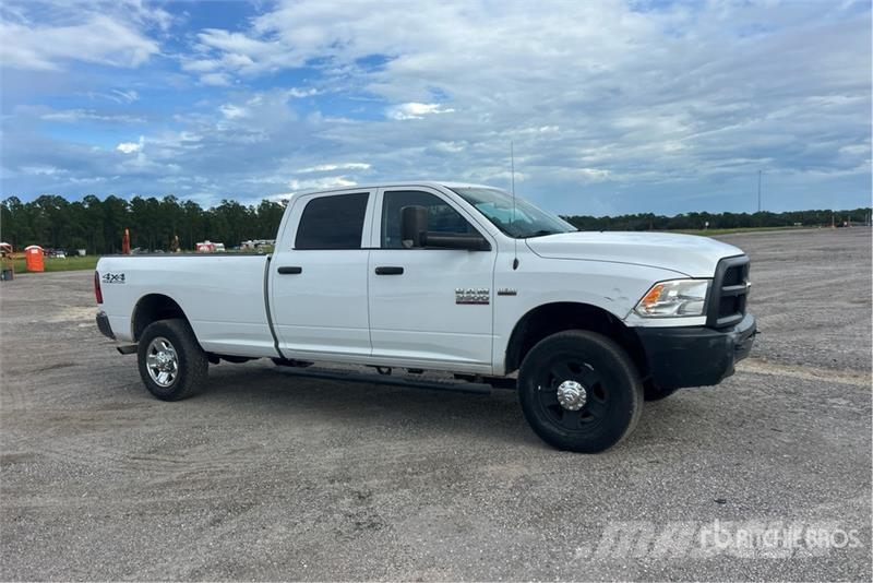 RAM 3500 4x4 Crew Cab Pickup Прочие фургоны