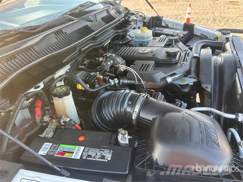 RAM 3500 4x4 Crew Cab Pickup Muu