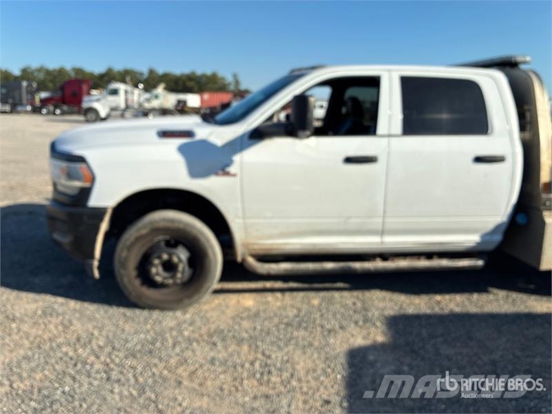 RAM 3500 4x4 Crew Cab Flatbed Truck Kamioni sa otvorenim sandukom