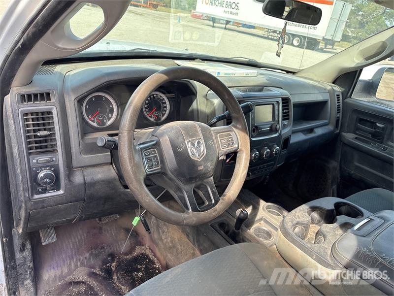 RAM 3500 4x4 Crew Cab Flatbed Truck Грузовики-платформы/боковая разгрузка