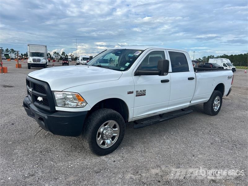 RAM 3500 4x4 Crew Cab Pickup Прочие фургоны
