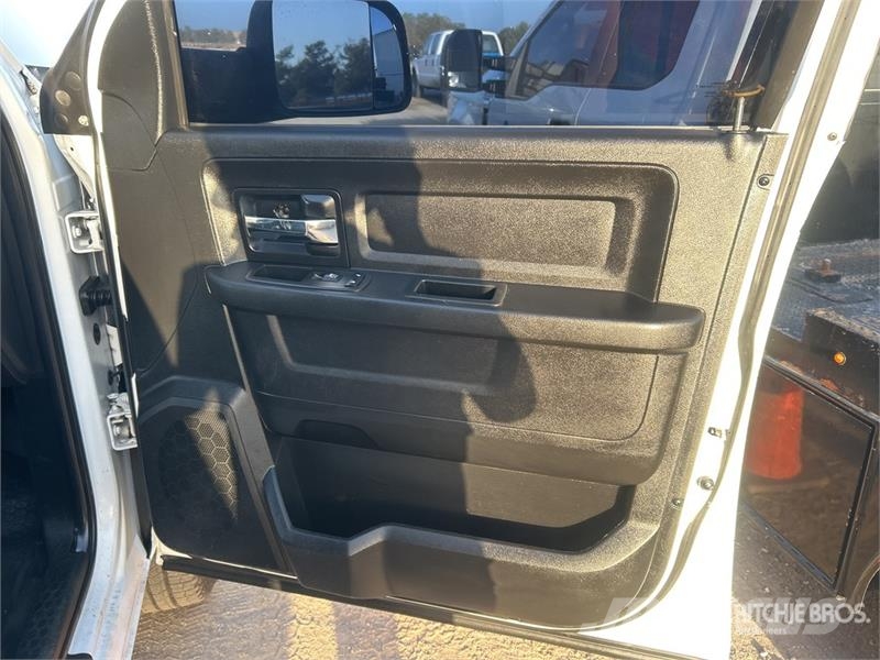 RAM 3500 4x4 Crew Cab Pickup Muu