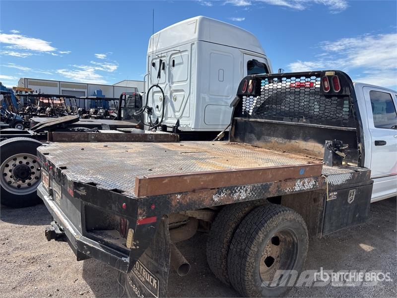 RAM 3500 4x4 Crew Cab Flatbed Truck Грузовики-платформы/боковая разгрузка