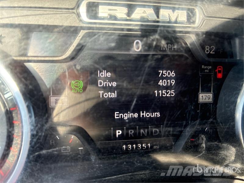 RAM 3500 4x4 Crew Cab Flatbed Truck Kamioni sa otvorenim sandukom