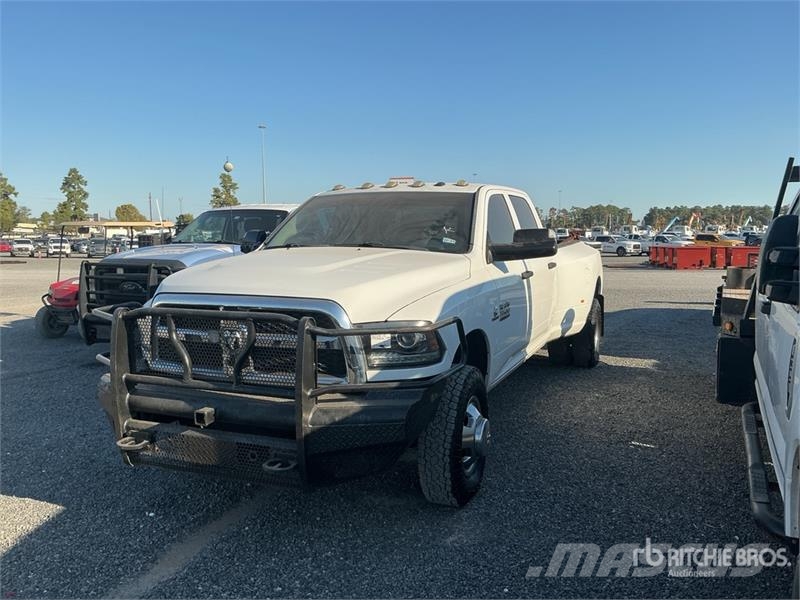 RAM 3500 4x4 Crew Cab Pickup (Inoperable) أخرى