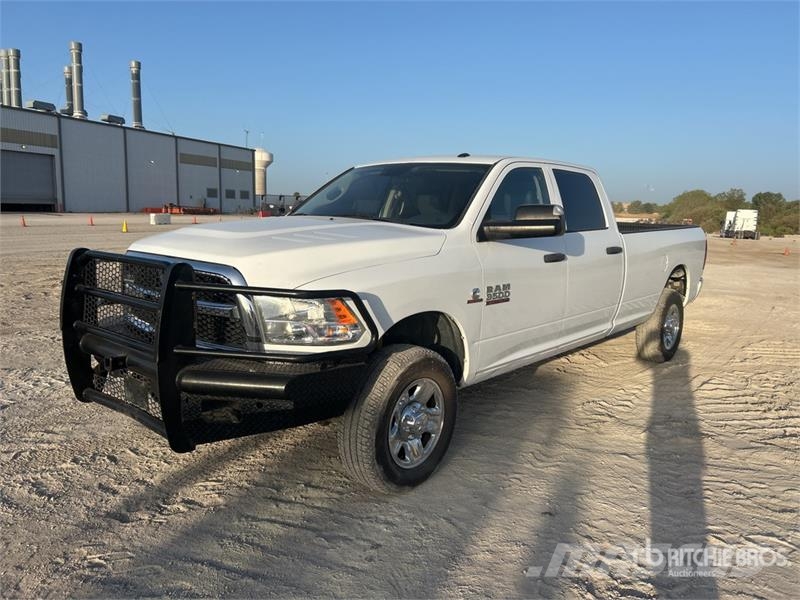 RAM 3500 4x4 Crew Cab Pickup Muu