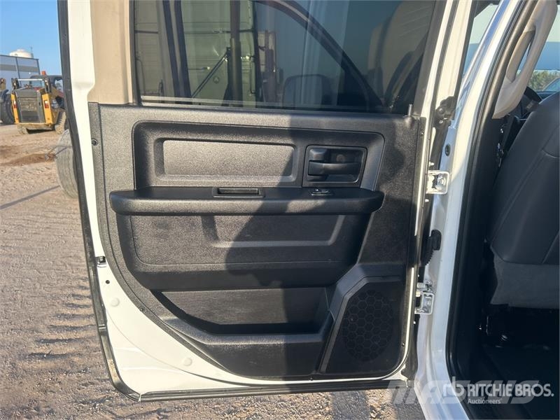 RAM 3500 4x4 Crew Cab Pickup Muu