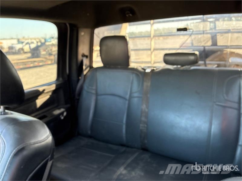 RAM 3500 4x4 Crew Cab Flatbed Truck Kamioni sa otvorenim sandukom