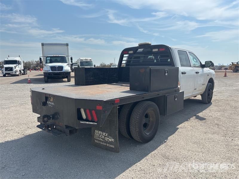 RAM 3500 4x4 Crew Cab Flatbed Truck Platformos/ Pakrovimas iš šono