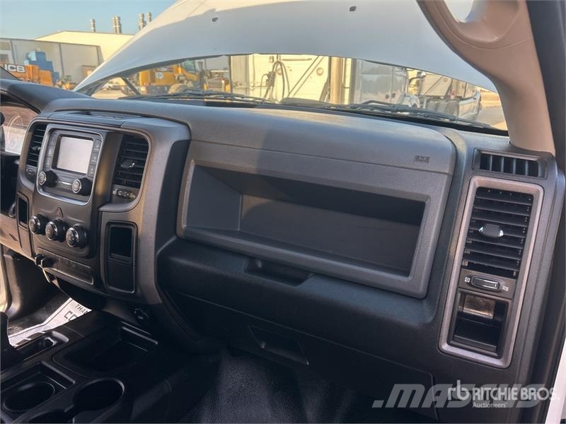 RAM 3500 4x4 Crew Cab Pickup Muu