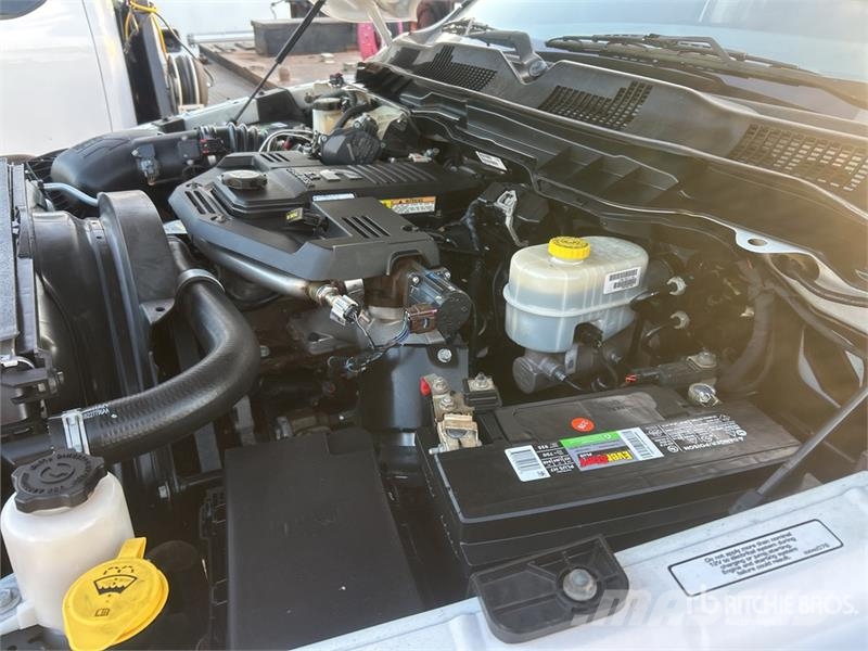 RAM 3500 4x4 Crew Cab Pickup Muu