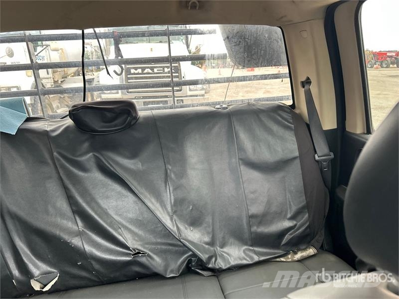 RAM 3500 4x4 Crew Cab Flatbed Truck Camiones de cama baja