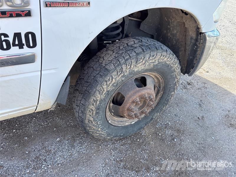 RAM 3500 4x4 Crew Cab Flatbed Truck Грузовики-платформы/боковая разгрузка