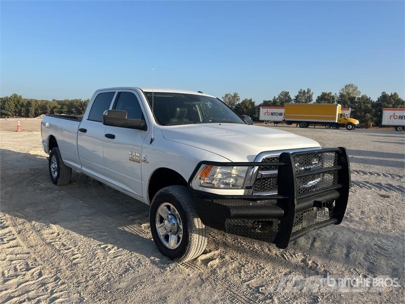 RAM 3500 4x4 Crew Cab Pickup Muu