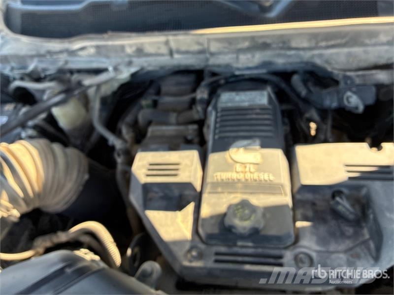 RAM 3500 4x4 Crew Cab Flatbed Truck Kamioni sa otvorenim sandukom