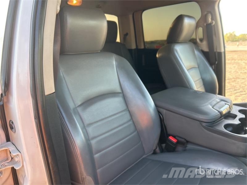 RAM 3500 4x4 Crew Cab Pickup Muu