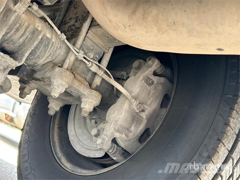 RAM 3500 4x4 Crew Cab Flatbed Truck Camiones de cama baja