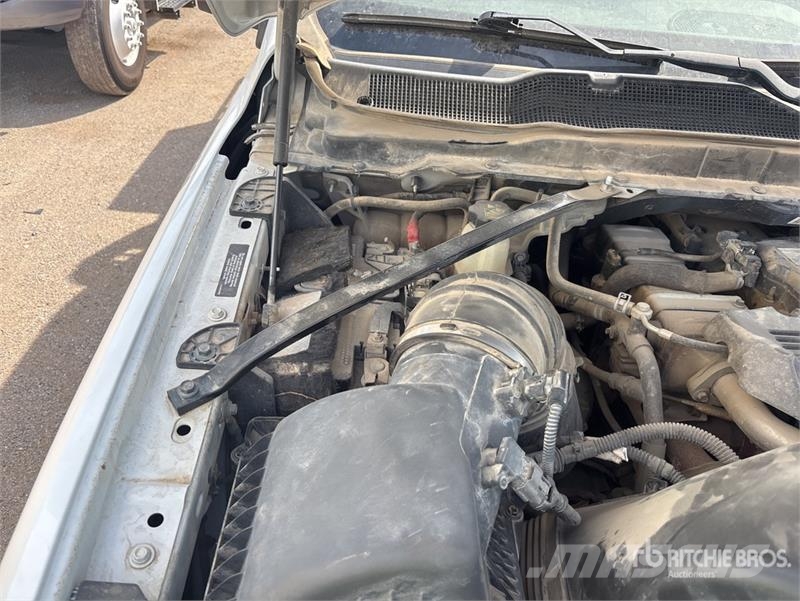 RAM 3500 4x4 Crew Cab Flatbed Truck Platformos/ Pakrovimas iš šono