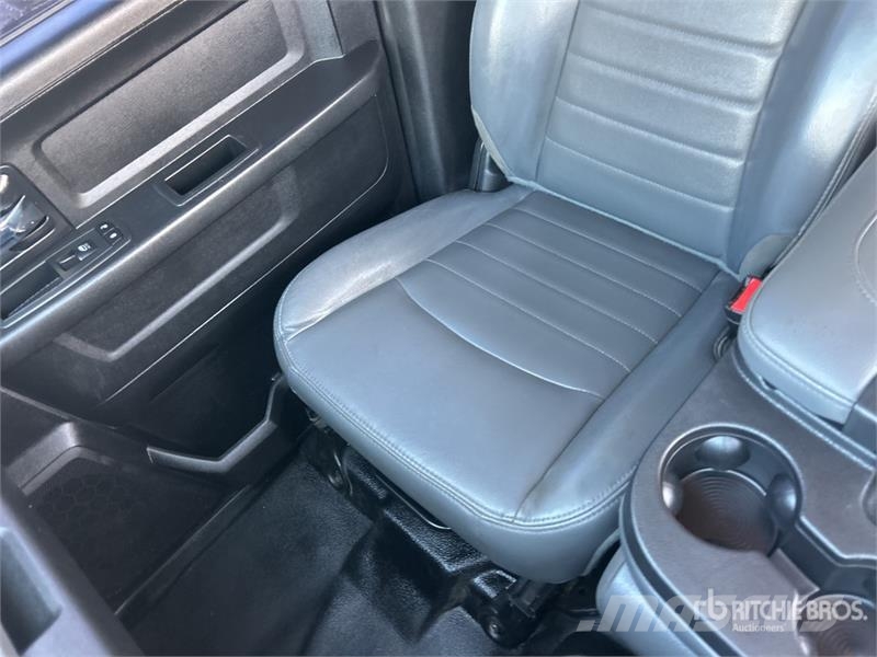 RAM 3500 4x4 Crew Cab Pickup Muu
