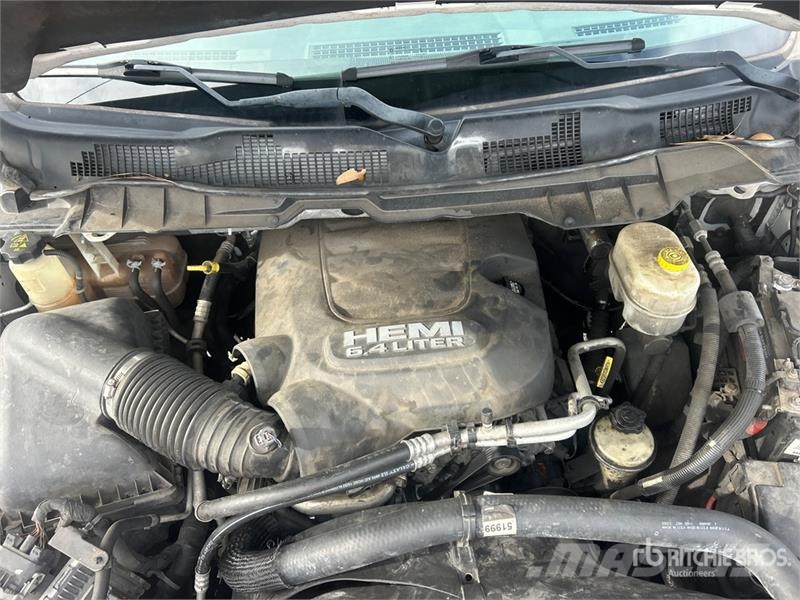 RAM 3500 4x4 Crew Cab Pickup Прочие фургоны