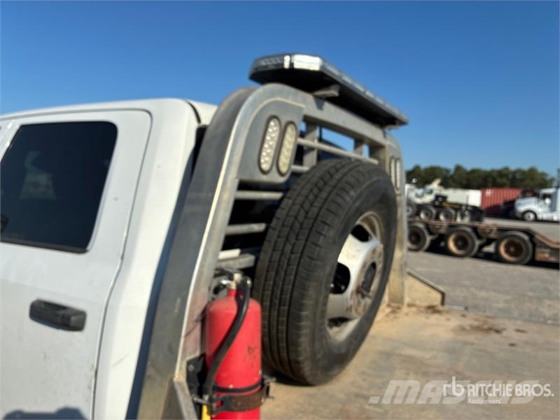 RAM 3500 4x4 Crew Cab Flatbed Truck Kamioni sa otvorenim sandukom